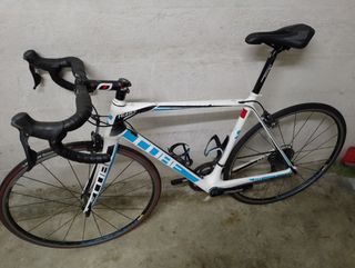 Bicicleta de carretera Cube