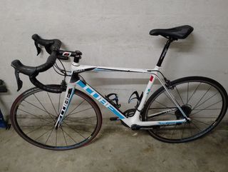 Bicicleta de carretera Cube