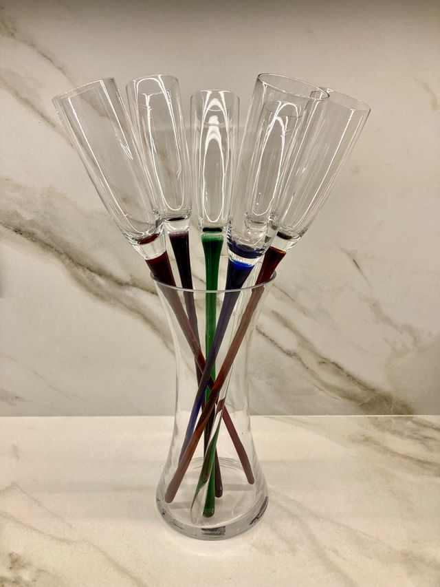 6 Copas de cava o cóctel con jarrón de vidrio.