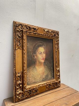 Óleo sobre tabla con marco tallado en madera XIX.