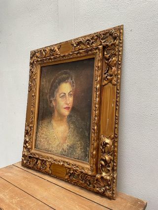 Óleo sobre tabla con marco tallado en madera XIX.