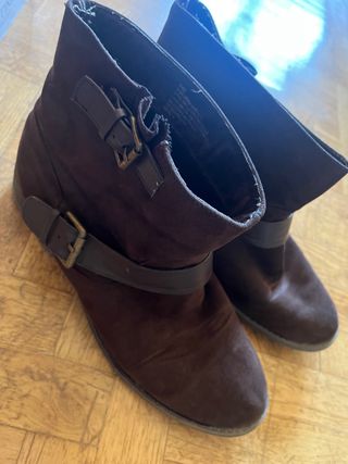 Botines en marrón talla 43/44