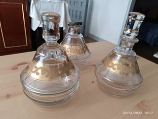 Conjunto de tocador antiguo de cristal dorado