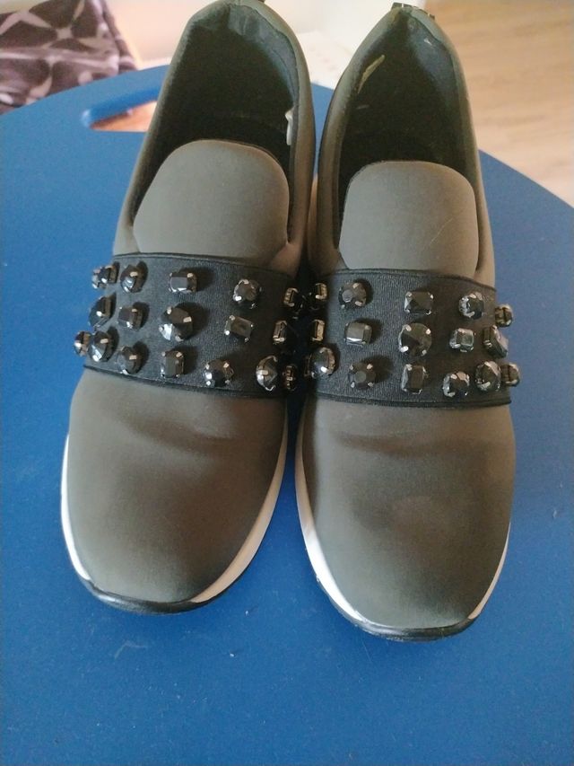 Playera verde militar con pedrería