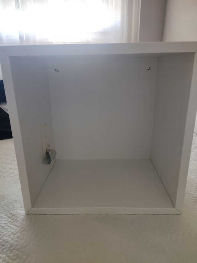 Estantería en forma de cubo