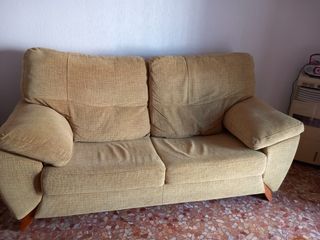 Se vende sofa , cama con mesita