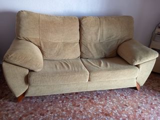 Se vende sofa , cama con mesita