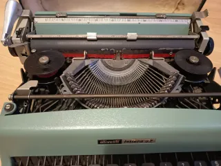Máquina de escribir Olivetti
