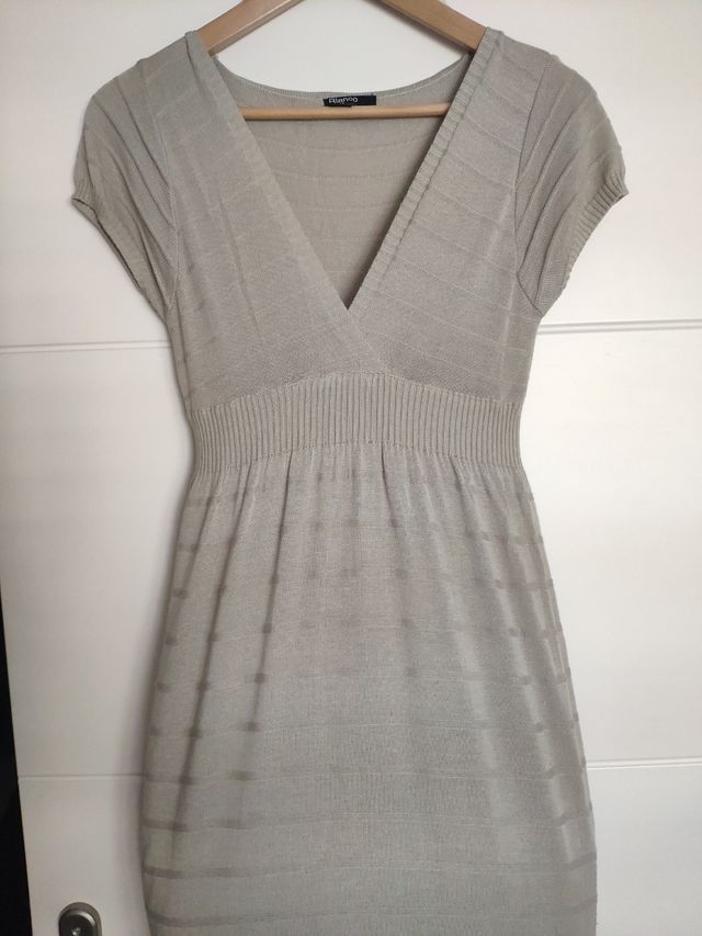 Vestido entallado dorado