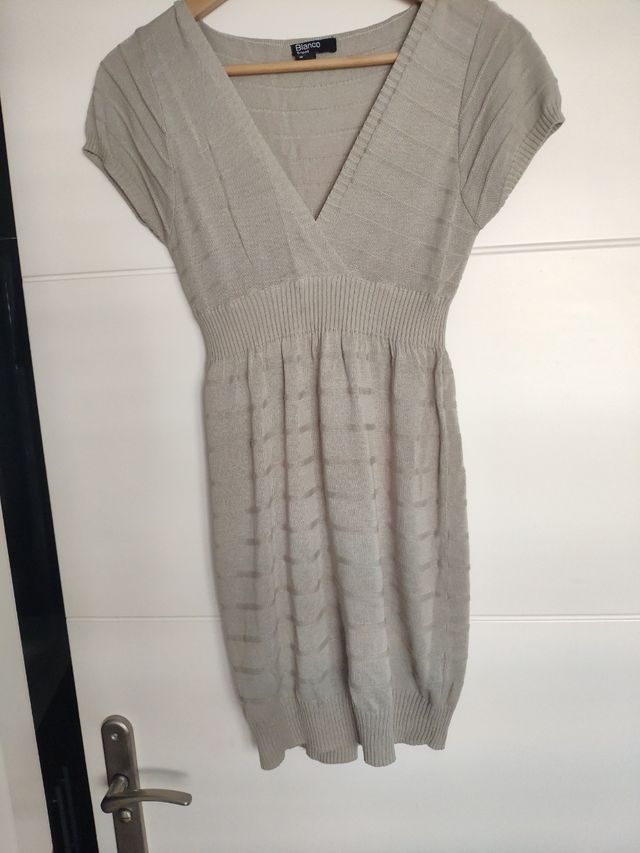 Vestido entallado dorado