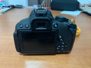 Canon EOS 700D