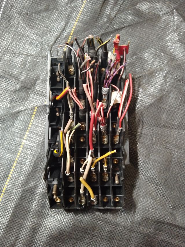 Caja Relés/Fusibles Mercedes Clase E 190 W201-W124