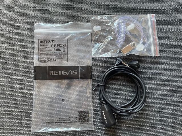 Auricular pin walkie talkie