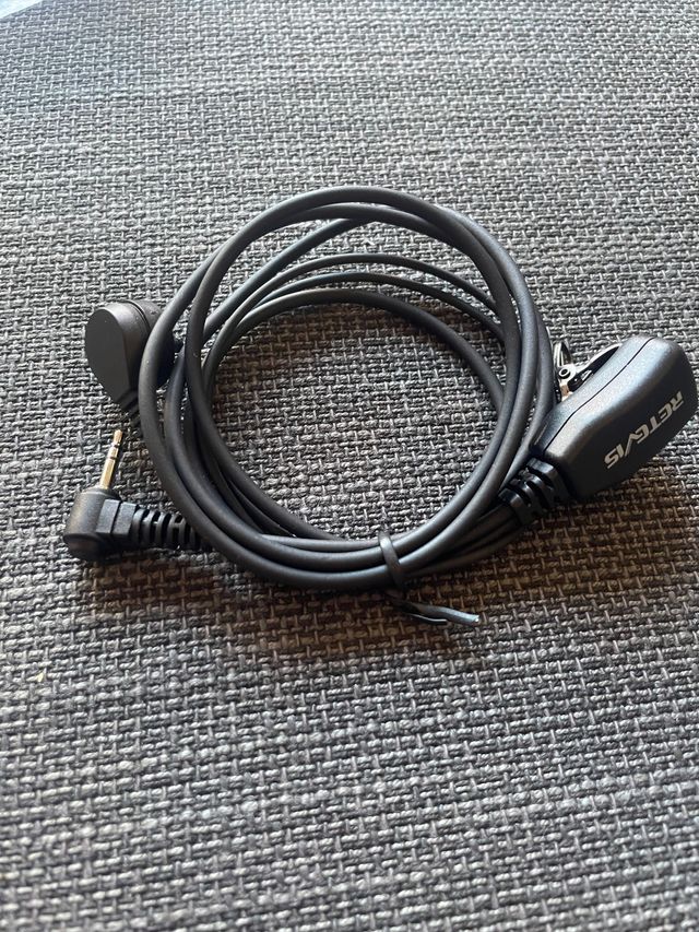 Auricular pin walkie talkie