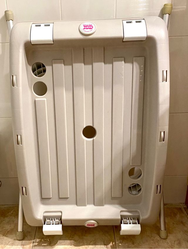 Bañera cambiador con patas bebé