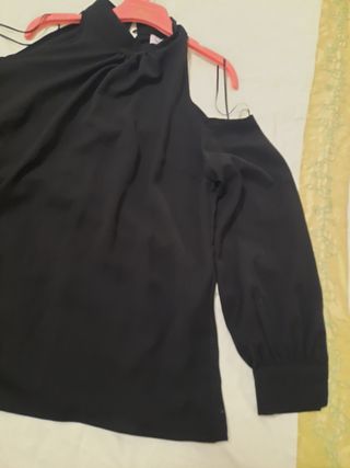 blusa  negra talla l/xl con hombros descubiertos