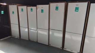 Neveras con defectos de embalajes nuevos desde