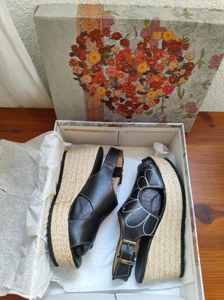 Sandalias Negras de Mamatayoe 
