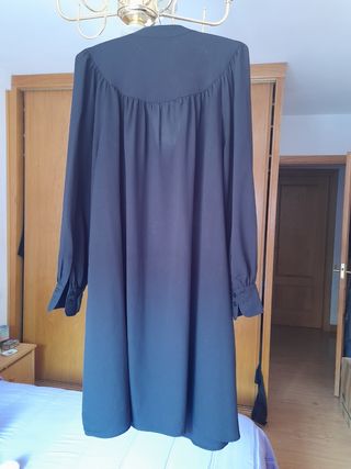 Vestido negro.