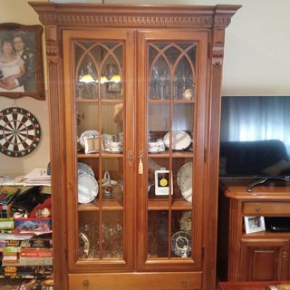 Vitrina salón madera maciza.