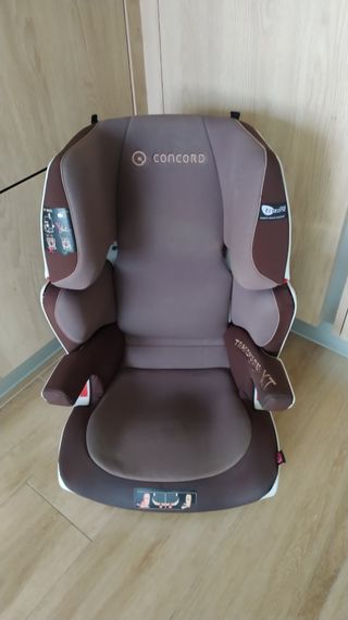 Silla de coche para niño\niña Ixofix.