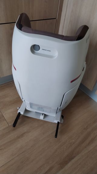 Silla de coche para niño\niña Ixofix.