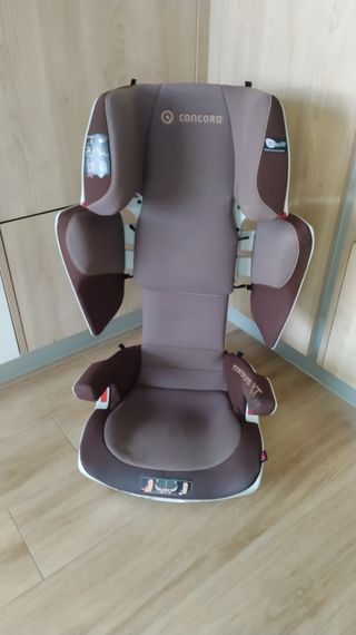 Silla de coche para niño\niña Ixofix.