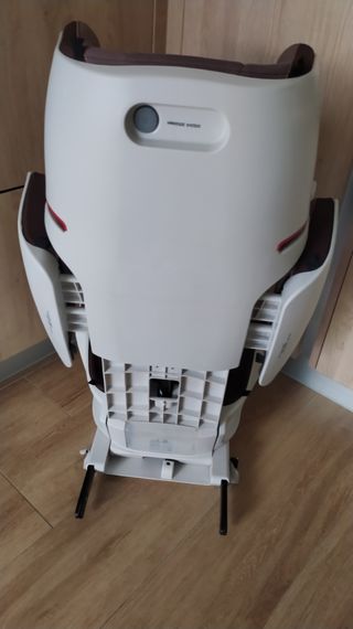 Silla de coche para niño\niña Ixofix.