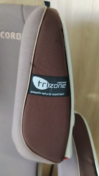 Silla de coche para niño\niña Ixofix.