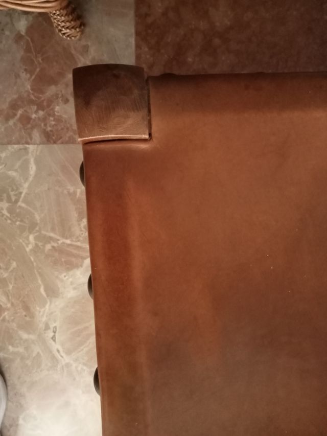 Sillas castellanas. Asiento en cuero.