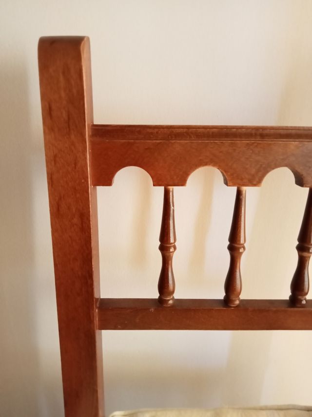 Sillas castellanas. Asiento en cuero.