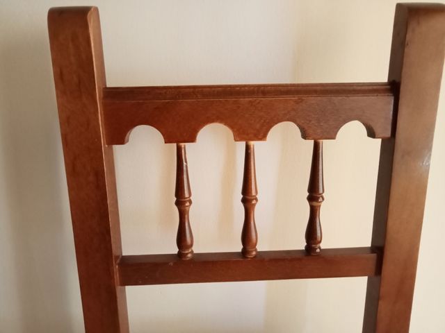 Sillas castellanas. Asiento en cuero.