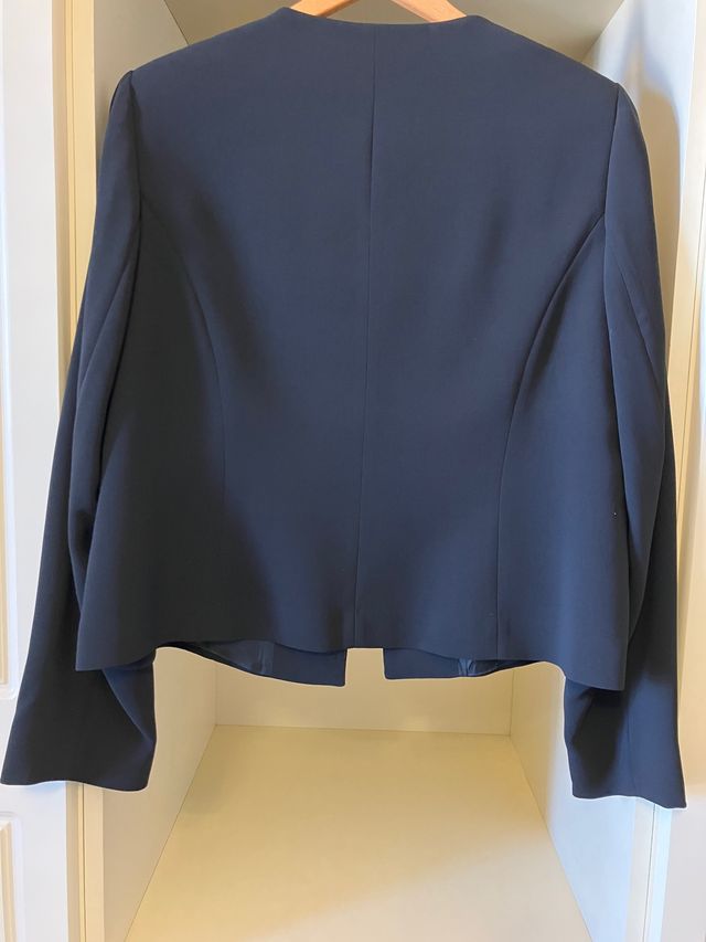Elegante traje chaqueta y falda negro.Talla grande