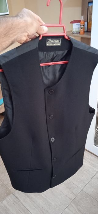 Lote de camisas y pantalon tipo chino.