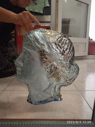 dos cuadros con espejos y bustos romanos de estaño