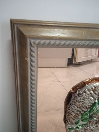 dos cuadros con espejos y bustos romanos de estaño