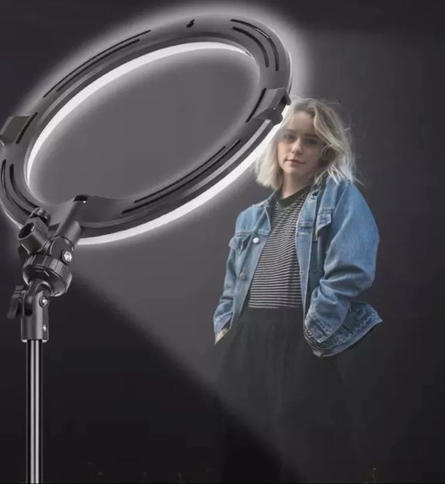 ANELLO LUMINOSO LED 12" CON TREPPIEDI SELFIE 