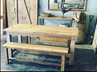 Oferta conjunto mesa y banco madera 