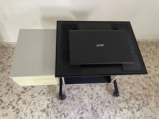 Mesa ordenador vintage metálica