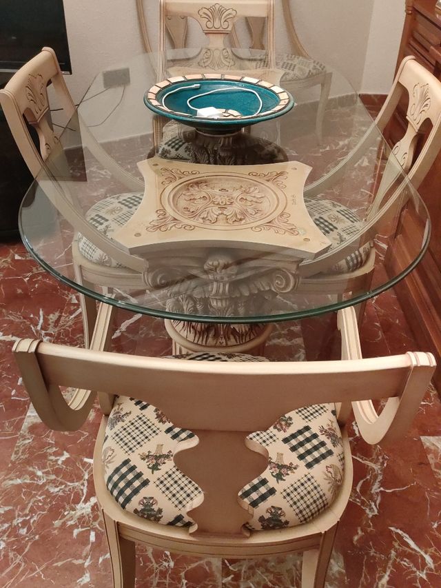 mesas y sillas de salon