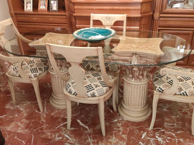 mesas y sillas de salon