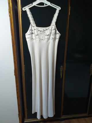 CONJUNTO ,CAMISON Y BATA