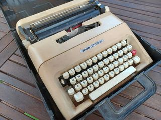 Máquina de escribir Olivetti Lettera 35
