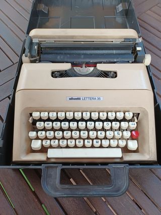 Máquina de escribir Olivetti Lettera 35