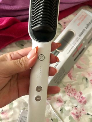 Cepillo alisador de pelo.