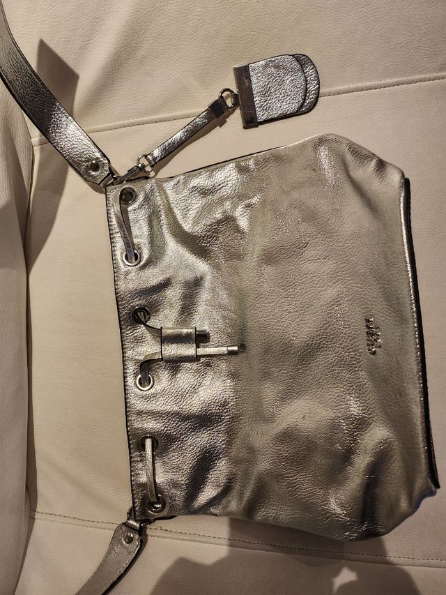 Bolso bandolera Guess plata