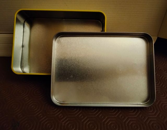 Scatola metallo "emoticons"