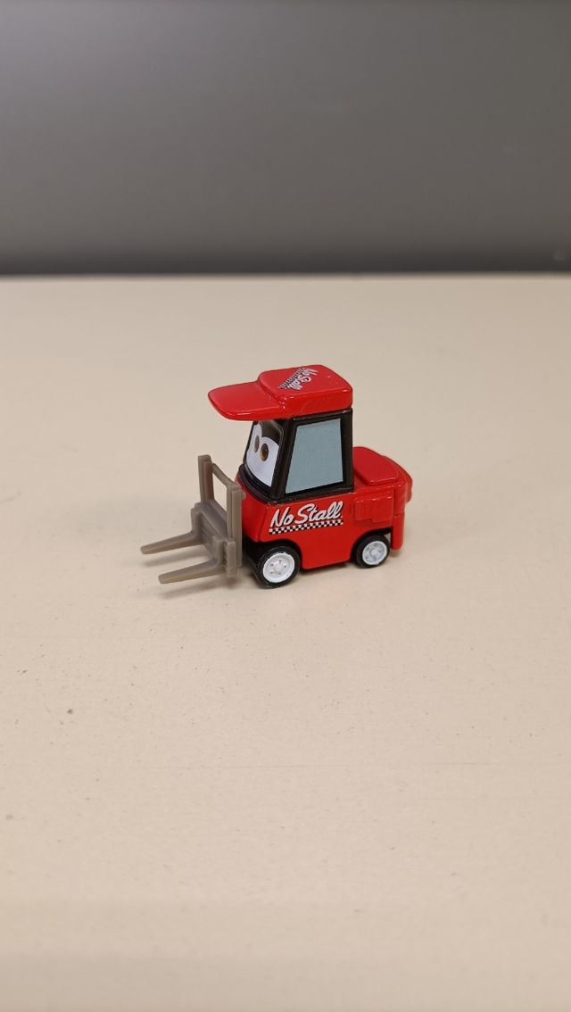 DISNEY PIXAR CARS SHIRLEY SPINOUT de segunda mano por 5 EUR en Sabadell