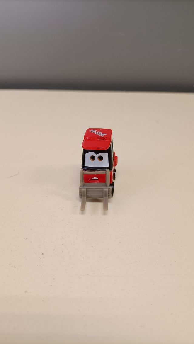 DISNEY PIXAR CARS SHIRLEY SPINOUT de segunda mano por 5 EUR en Sabadell