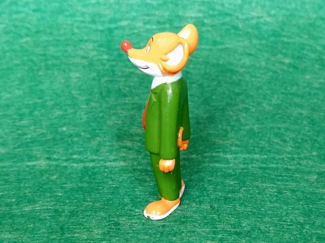 Geronimo Stilton "Viaje en el Tiempo" + figura.